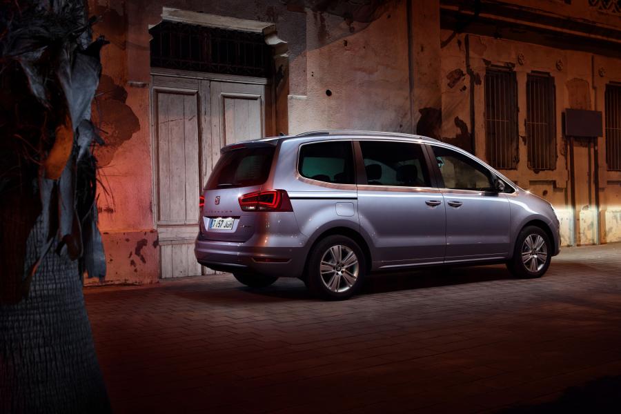  Seat Alhambra 2015 года  (фото 30 из 35)
